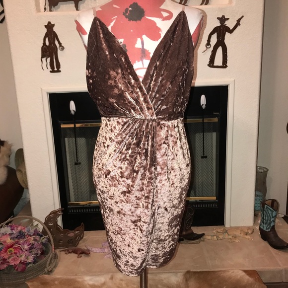 Sleeveless mini dress - Picture 2 of 3